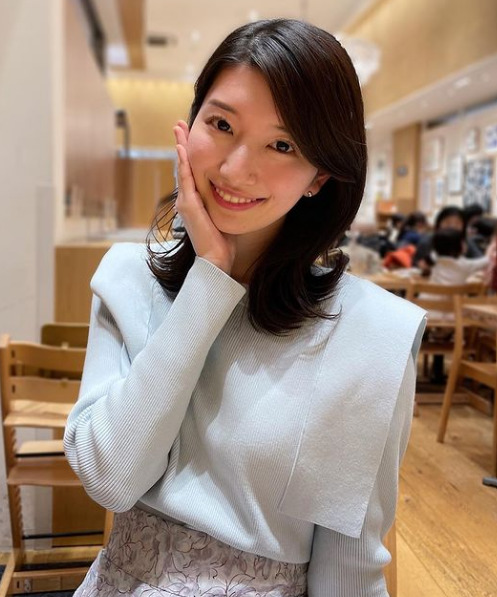 吉村恵里子の旨が強調された服を着ている画像1